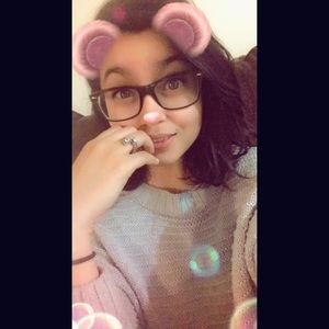 Meet your Posher, Yesenia